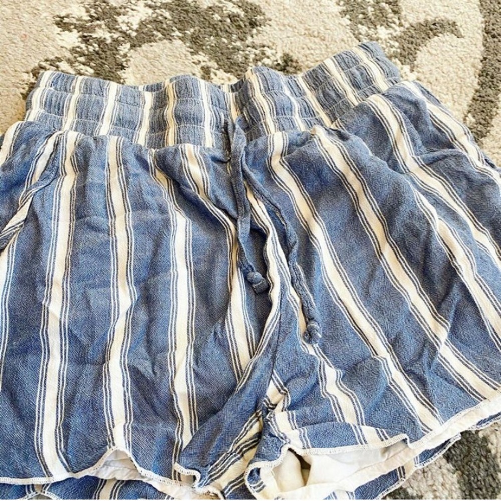 Light blue and white striped shorts - Picture 3 of 4